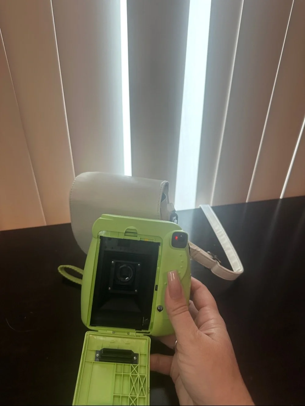 Fujifilm instax mini 9 Instant Camera in Lime Green with Carry Case - Picture 4 of 7